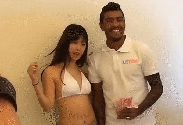 在阿榔的青春岁月中，师傅陈铁寒的女儿玉兰和他一起走过